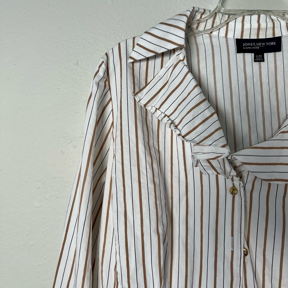 Size XL Vintage White & Gold Button-Up